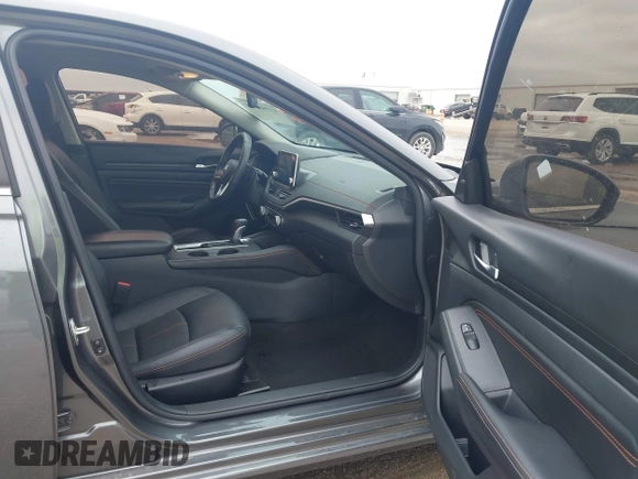 2022 Nissan Altima SR z VIN 1N4BL4CV2NN325196, wystawiony jako IAAI lot #41949704 z przebiegiem 57 522 mil mil oraz . Historia ofert i sprzedaży dostępna na DreamBid. Obrazek 5.