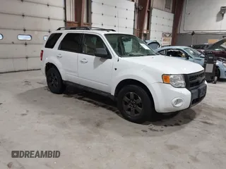 2008 Ford Escape Limited с VIN 1FMCU941X8KA51834, выставлен на аукционе IAAI как лот 41820010 с пробегом 193 240 миль миль и . История ставок и продаж доступна на DreamBid. Изображение 1.