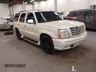 2003 Cadillac Escalade z VIN 1GYEK63N53R162632, wystawiony jako IAAI lot #41542627 z przebiegiem 147 577 mil mil oraz . Historia ofert i sprzedaży dostępna na DreamBid. Obrazek 1.