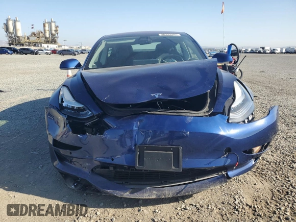 2019 Tesla Model 3 Mid Range z VIN 5YJ3E1EAXKF299345, wystawiony jako Copart lot #58335555 z przebiegiem 69 372 mil mil oraz Szkody całkowita. Historia ofert i sprzedaży dostępna na DreamBid. Obrazek 5.