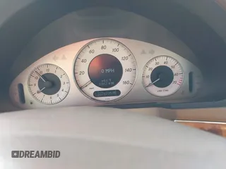 2008 Mercedes-Benz E 350 Luxury z VIN WDBUF87X08B334237, wystawiony jako IAAI lot #41735498 z przebiegiem 224 205 mil mil oraz . Historia ofert i sprzedaży dostępna na DreamBid. Obrazek 7.