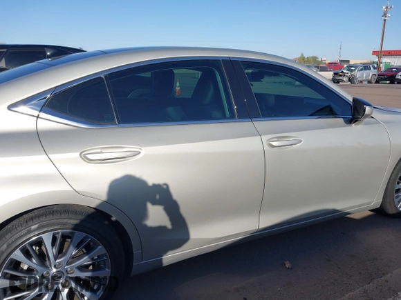 2021 Lexus ES with VIN 58ADZ1B15MU088713, listed as a IAAI auction lot 41756092 with 26,888 mi miles. Bid and sale history available at carsss.com. Image 14.