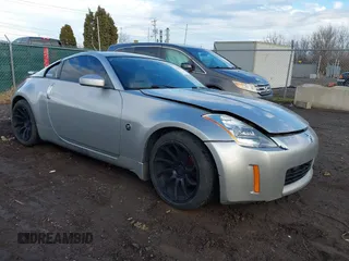 2004 Nissan 350Z Enthusiast z VIN JN1AZ34D64T166037, wystawiony jako IAAI lot #41198813 z przebiegiem 135 099 mil mil oraz . Historia ofert i sprzedaży dostępna na DreamBid. Obrazek 1.
