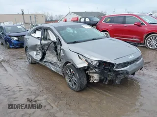 2022 Kia Forte LXS z VIN 3KPF24AD0NE436326, wystawiony jako IAAI lot #41478575 z przebiegiem 72 630 mil mil oraz . Historia ofert i sprzedaży dostępna na DreamBid. Obrazek 1.
