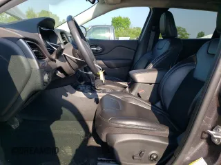 2020 Jeep Cherokee Latitude Plus z VIN 1C4PJMLB0LD619601, wystawiony jako Copart lot #62694815 z przebiegiem 42 385 mil mil oraz Szkoda całkowita • Salvage title. Historia ofert i sprzedaży dostępna na DreamBid. Obrazek 7.