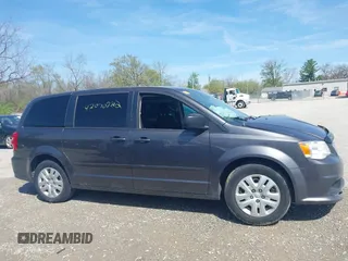 2017 Dodge Grand Caravan SE z VIN 2C4RDGBG1HR725915, wystawiony jako IAAI lot #42070982 z przebiegiem 134 659 mil mil oraz . Historia ofert i sprzedaży dostępna na DreamBid. Obrazek 13.