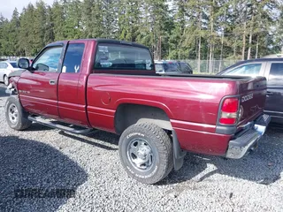 2000 Dodge 1500 z VIN 3B7HF13Z9YG138645, wystawiony jako IAAI lot #42298492 z przebiegiem 138 898 mil mil oraz . Historia ofert i sprzedaży dostępna na DreamBid. Obrazek 3.