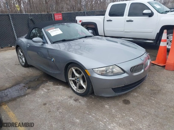 2007 BMW Z4 3.0si with VIN 4USBU535X7LX02797, listed as a IAAI auction lot 41520942 with NaN miles. Bid and sale history available at carsss.com. Image 1.