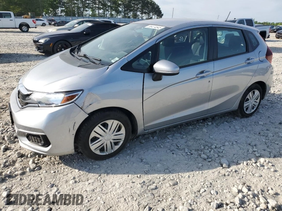 2019 Honda Fit LX z VIN 3HGGK5H46KM746970, wystawiony jako Copart lot #56474845 z przebiegiem 62 716 mil mil oraz Szkoda całkowita • Salvage title. Historia ofert i sprzedaży dostępna na DreamBid. Obrazek 1.