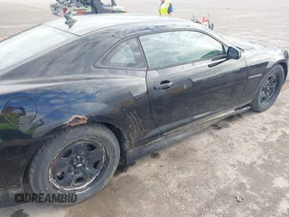 2011 Chevrolet Camaro 2LT z VIN 2G1FC1ED9B9202646, wystawiony jako IAAI lot #42197210 z przebiegiem 177 451 mil mil oraz . Historia ofert i sprzedaży dostępna na DreamBid. Obrazek 19.