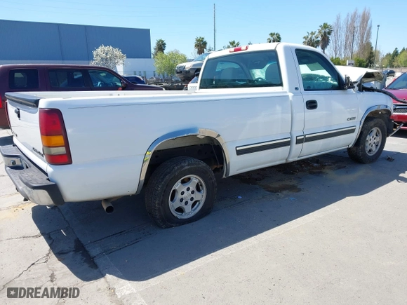 2000 Chevrolet Silverado 1500 with VIN 1GCEC14VXYE374932, listed as a IAAI auction lot 41981576 with 1 mi miles. Bid and sale history available at carsss.com. Image 4.