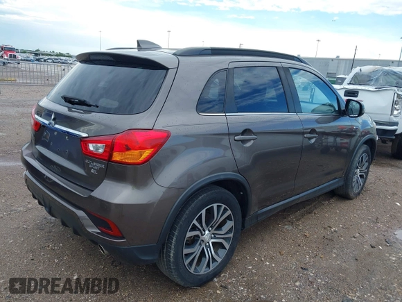 2018 Mitsubishi Outlander SEL z VIN JA4AP4AW4JU018385, wystawiony jako IAAI lot #42460235 z przebiegiem 83 910 mil mil oraz . Historia ofert i sprzedaży dostępna na DreamBid. Obrazek 4.