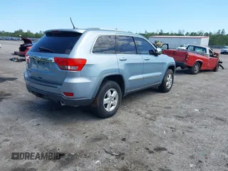 2013 Jeep Grand Cherokee Laredo with VIN 1C4RJEAG2DC517303, listed as a IAAI auction lot 42040405 with 222,952 mi miles. Bid and sale history available at carsss.com. Image 4.