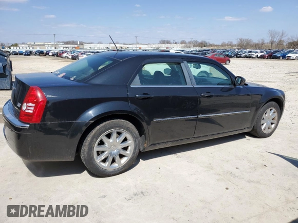 2008 Chrysler 300 z VIN 2C3LA33G68H263769, wystawiony jako Copart lot #53040145 z przebiegiem 125 461 mil mil oraz Szkoda całkowita • Salvage title. Historia ofert i sprzedaży dostępna na DreamBid. Obrazek 3.