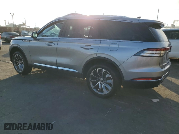2023 Lincoln Aviator Standard z VIN 5LM5J6XC9PGL01432, wystawiony jako Copart lot #86017864 z przebiegiem Nie podano mil oraz Szkoda całkowita • Salvage title. Historia ofert i sprzedaży dostępna na DreamBid. Obrazek 2.