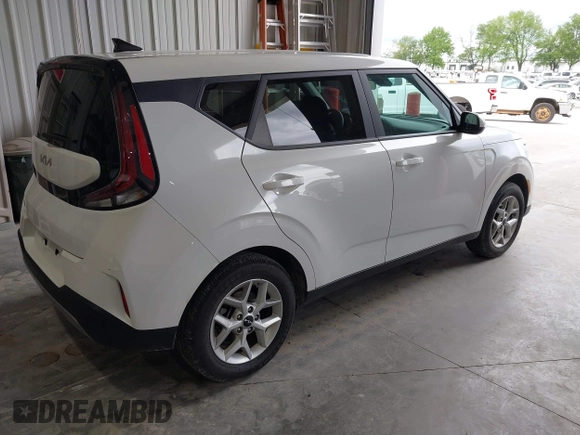 2024 Kia Soul S with VIN KNDJ23AU1R7237456, listed as a IAAI auction lot 42349274 with 18,668 mi miles and . Bid and sale history available at DreamBid. Image 4.