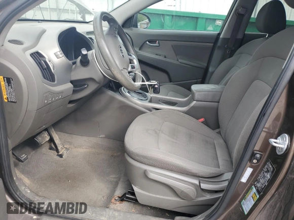 2011 Kia Sportage LX z VIN KNDPBCA24B7057936, wystawiony jako Copart lot #55645095 z przebiegiem 152 923 mil mil oraz Szkoda całkowita • Salvage title. Historia ofert i sprzedaży dostępna na DreamBid. Obrazek 7.