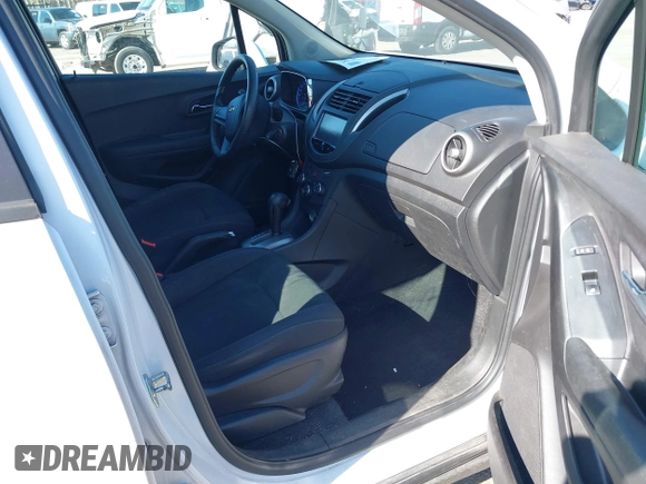 2016 Chevrolet Trax LS with VIN 3GNCJKSB4GL280174, listed as a IAAI auction lot 41982347 with 112,195 mi miles. Bid and sale history available at carsss.com. Image 5.