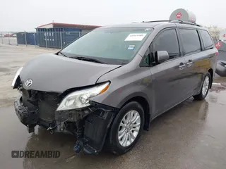 2017 Toyota Sienna XLE Auto Access Seat with VIN 5TDYZ3DC8HS776058, listed as a IAAI auction lot 41945909 with 138,899 mi miles. Bid and sale history available at carsss.com. Image 2.