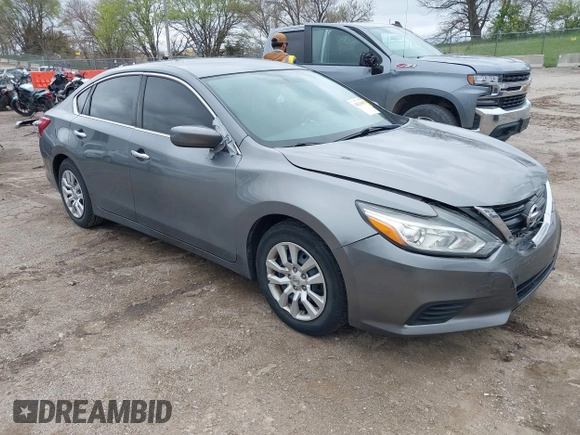2017 Nissan Altima S z VIN 1N4AL3AP8HN364874, wystawiony jako IAAI lot #42124451 z przebiegiem 114 967 mil mil oraz . Historia ofert i sprzedaży dostępna na DreamBid. Obrazek 1.