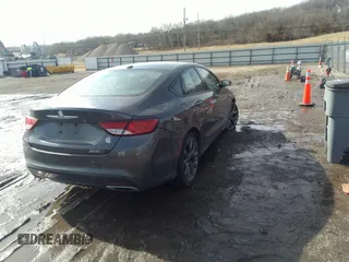 2015 Chrysler 200 S with VIN 1C3CCCBGXFN515782, listed as a IAAI auction lot 41639282 with 138,747 mi miles. Bid and sale history available at carsss.com. Image 4.