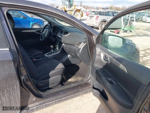 2015 Nissan Sentra S with VIN 3N1AB7AP0FY293418, listed as a IAAI auction lot 41686907 with 295,235 mi miles. Bid and sale history available at carsss.com. Image 5.