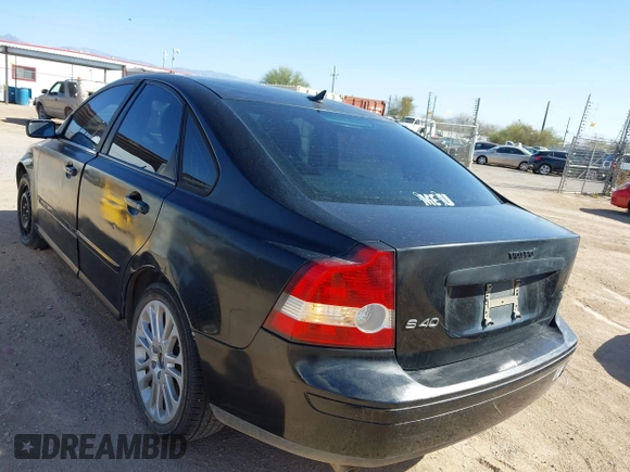 2005 Volvo S40 with VIN YV1MS682952077556, listed as a IAAI auction lot 41664901 with 1 mi miles. Bid and sale history available at carsss.com. Image 3.