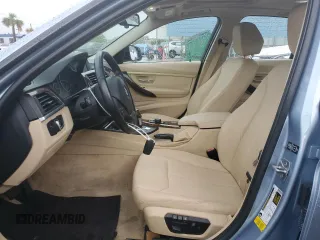 2014 BMW 3 Series 320i z VIN WBA3B1C59EK131120, wystawiony jako Copart lot #59493555 z przebiegiem 136 534 mil mil oraz Czysty tytuł • Clean title. Historia ofert i sprzedaży dostępna na DreamBid. Obrazek 7.