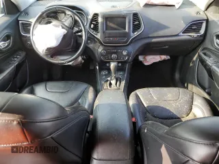 2020 Jeep Cherokee Latitude Plus z VIN 1C4PJMLB8LD584239, wystawiony jako Copart lot #63811215 z przebiegiem Nie podano mil oraz Szkoda całkowita • Salvage title. Historia ofert i sprzedaży dostępna na DreamBid. Obrazek 8.