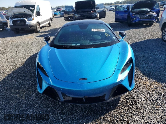 2023 McLaren Artura z VIN SBM16AEA2PW001739, wystawiony jako Copart lot #81910384 z przebiegiem 3871 mil mil oraz Szkody całkowita. Historia ofert i sprzedaży dostępna na DreamBid. Obrazek 5.
