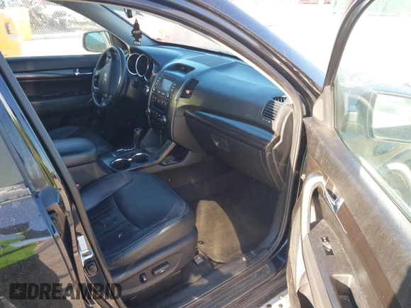 2013 Kia Sorento EX with VIN 5XYKU4A27DG326480, listed as a IAAI auction lot 42207960 with 165,377 mi miles and . Bid and sale history available at carsss.com. Image 5.