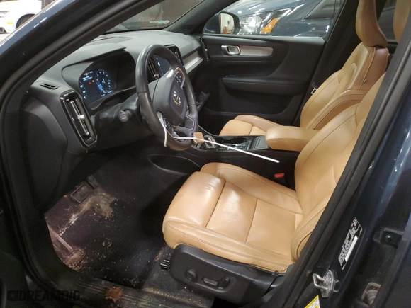 2019 Volvo XC40 Inscription with VIN YV4162UL3K2107387, listed as a Copart auction lot 47950455 with 178,469 mi miles and Clean Title. Bid and sale history available at carsss.com. Image 7.