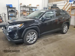 2025 Toyota RAV4 XLE Premium z VIN 2T3A1RFV6SC492588, wystawiony jako Copart lot #57155145 z przebiegiem 30 279 mil mil oraz Szkoda całkowita • Salvage title. Historia ofert i sprzedaży dostępna na DreamBid. Obrazek 1.