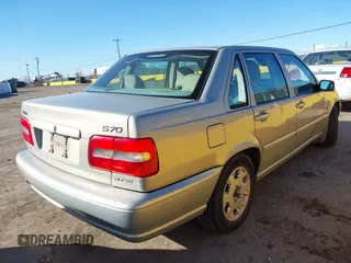 2000 Volvo S70 z VIN YV1LS56D1Y2669368, wystawiony jako IAAI lot #41513736 z przebiegiem 259 844 mil mil oraz . Historia ofert i sprzedaży dostępna na DreamBid. Obrazek 4.