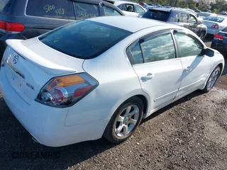 2008 Nissan Altima 2.5 SL with VIN 1N4AL21E48N463670, listed as a IAAI auction lot 42141966 with 999,999 mi miles. Bid and sale history available at carsss.com. Image 4.