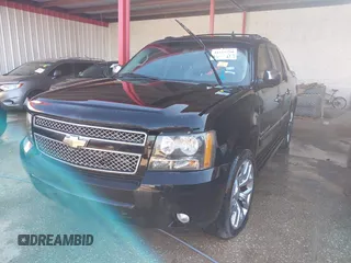 2011 Chevrolet Avalanche LTZ with VIN 3GNTKGE31BG317309, listed as a IAAI auction lot 41625790 with 280,943 mi miles. Bid and sale history available at carsss.com. Image 2.