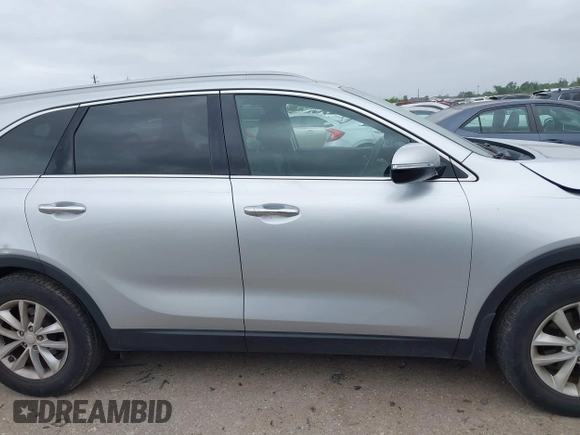 2017 Kia Sorento LX with VIN 5XYPG4A33HG297281, listed as a IAAI auction lot 41962658 with 127,795 mi miles. Bid and sale history available at carsss.com. Image 13.