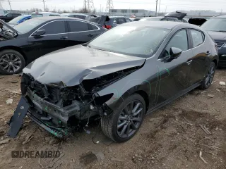 2020 Mazda Mazda3 Hatchback Preferred Package with VIN JM1BPBMM2L1158822, listed as a Copart auction lot 44642933 with 23,504 mi miles. Bid and sale history available at carsss.com. Image 1.