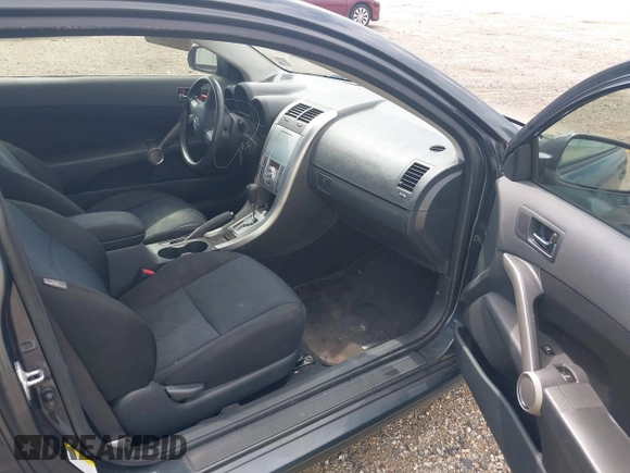 2010 Scion tC z VIN JTKDE3B71A0307038, wystawiony jako IAAI lot #39720503 z przebiegiem 133 853 mil mil oraz . Historia ofert i sprzedaży dostępna na DreamBid. Obrazek 5.
