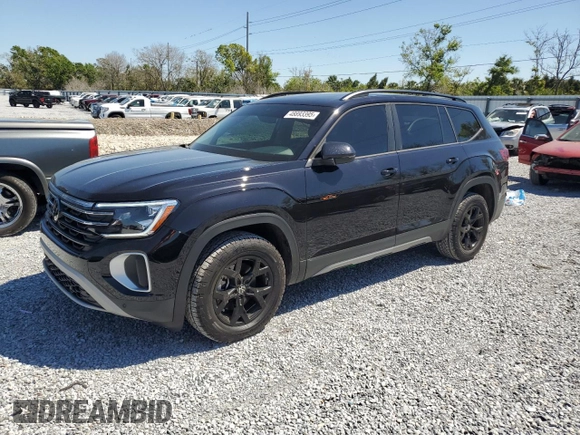 2024 Volkswagen Atlas Peak Edition SE z VIN 1V2CR2CAXRC568110, wystawiony jako Copart lot #48893395 z przebiegiem 10 441 mil mil oraz Nie do naprawy • Non repairable. Historia ofert i sprzedaży dostępna na DreamBid. Obrazek 1.