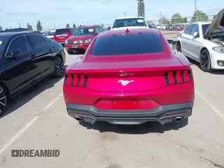 2024 Ford Mustang EcoBoost z VIN 1FA6P8TH2R5137890, wystawiony jako IAAI lot #41825638 z przebiegiem 6 144 mil mil oraz . Historia ofert i sprzedaży dostępna na DreamBid. Obrazek 17.