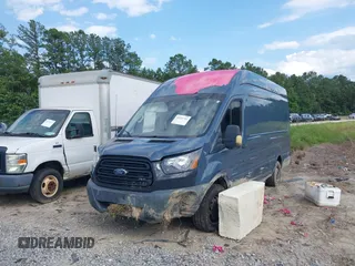 2019 Ford Transit z VIN 1FTYR3XMXKKB33312, wystawiony jako IAAI lot #42253712 z przebiegiem 68 590 mil mil oraz . Historia ofert i sprzedaży dostępna na DreamBid. Obrazek 17.