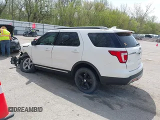 2017 Ford Explorer XLT z VIN 1FM5K8DH4HGA21835, wystawiony jako IAAI lot #42148816 z przebiegiem 109 583 mil mil oraz . Historia ofert i sprzedaży dostępna na DreamBid. Obrazek 3.