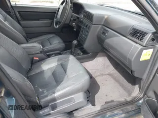 1996 Volvo S70 z VIN YV1LS5548T2285128, wystawiony jako IAAI lot #41754769 z przebiegiem 109 101 mil mil oraz . Historia ofert i sprzedaży dostępna na DreamBid. Obrazek 5.