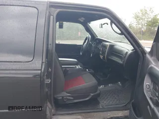 2005 Ford Ranger XLT z VIN 1FTZR45E45PA71225, wystawiony jako IAAI lot #42544649 z przebiegiem 141 850 mil mil oraz . Historia ofert i sprzedaży dostępna na DreamBid. Obrazek 5.