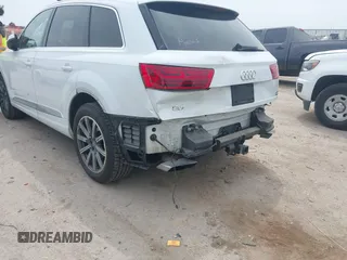 2017 Audi Q7 Premium Plus z VIN WA1LAAF77HD031992, wystawiony jako IAAI lot #42058343 z przebiegiem 99 827 mil mil oraz . Historia ofert i sprzedaży dostępna na DreamBid. Obrazek 6.