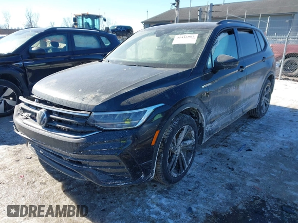 2024 Volkswagen Tiguan SE R-Line Black with VIN 3VV8B7AX3RM158006, listed as a IAAI auction lot 41416903 with 1,735 mi miles and . Bid and sale history available at DreamBid. Image 16.
