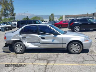 1997 Honda Civic LX z VIN 2HGEJ6670VH570062, wystawiony jako IAAI lot #42218254 z przebiegiem 86 555 mil mil oraz . Historia ofert i sprzedaży dostępna na DreamBid. Obrazek 13.