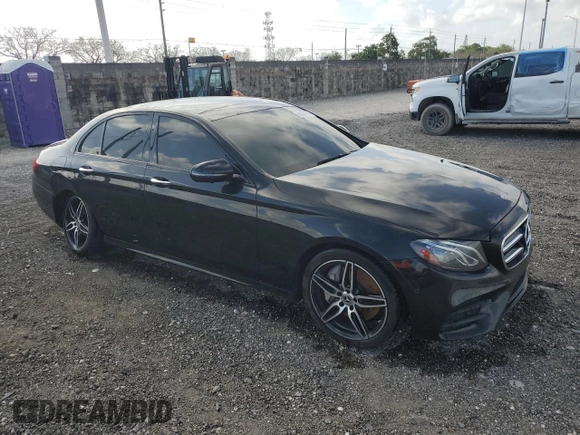 2019 Mercedes-Benz E-Class E 300 with VIN WDDZF4JB3KA587195, listed as a Copart auction lot 50688185 with 58,261 mi miles and Salvage Title. Bid and sale history available at carsss.com. Image 4.