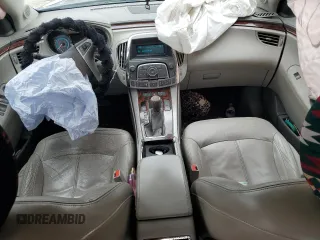 2012 Buick LaCrosse Premium 1 z VIN 1G4GD5E39CF131556, wystawiony jako Copart lot #55774885 z przebiegiem 143 129 mil mil oraz Szkoda całkowita • Salvage title. Historia ofert i sprzedaży dostępna na DreamBid. Obrazek 8.